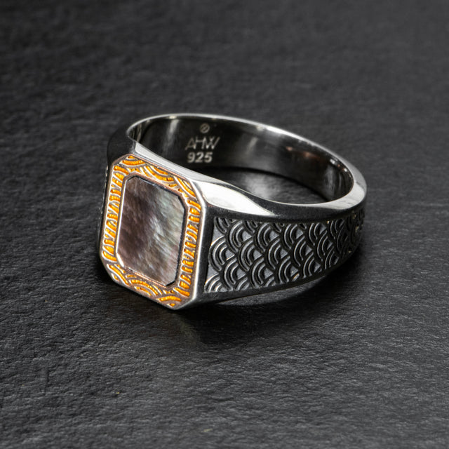 Gold Pearl Signet - KUROSHIO - AHW Studio