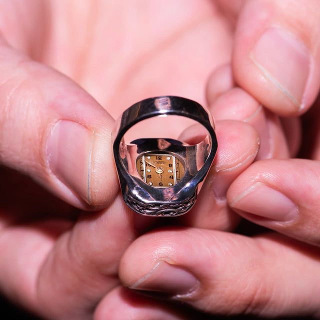 Yellow Gold Signet - VESTIGE - AHW Studio