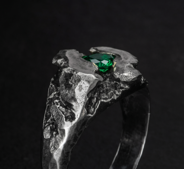 Emerald Signet Ring - VIRIDIAN - AHW Studio